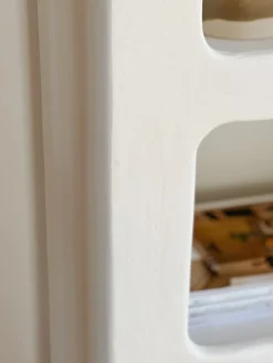 Armoire Mykonos effet beton ciré blanc cassé