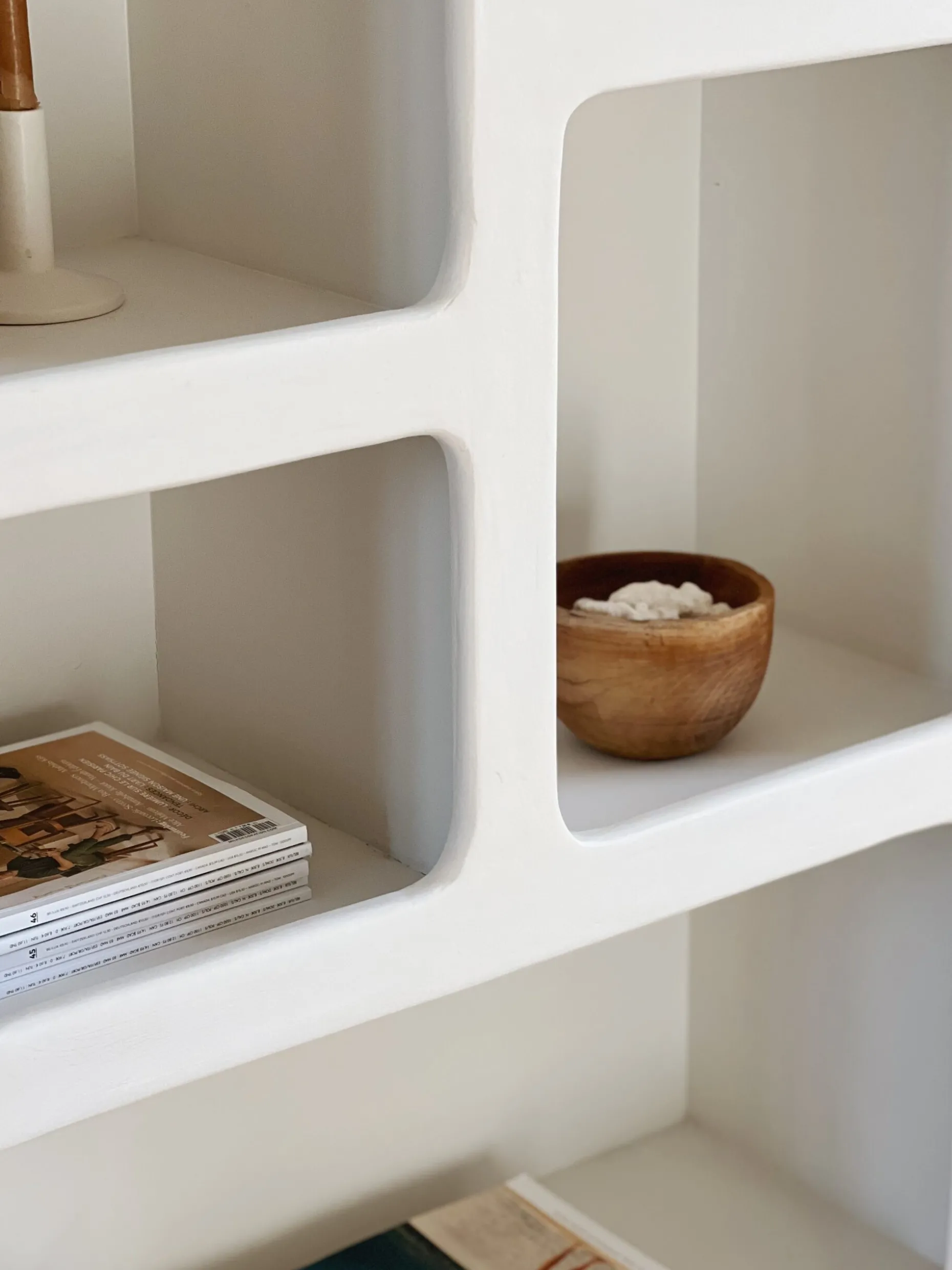 Armoire Mykonos effet beton ciré blanc cassé