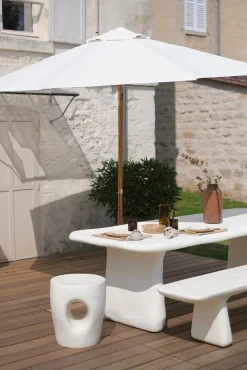 Banc en résine blanche