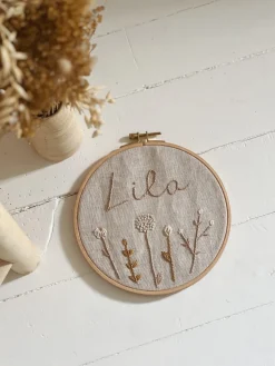 Broderie prénom “personnalisé” Motif fleurs