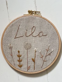 Broderie prénom “personnalisé” Motif fleurs