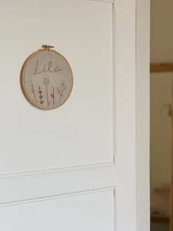 Broderie prénom “personnalisé” Motif fleurs