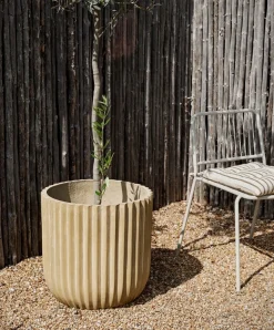 Chaise de jardin en métal beige