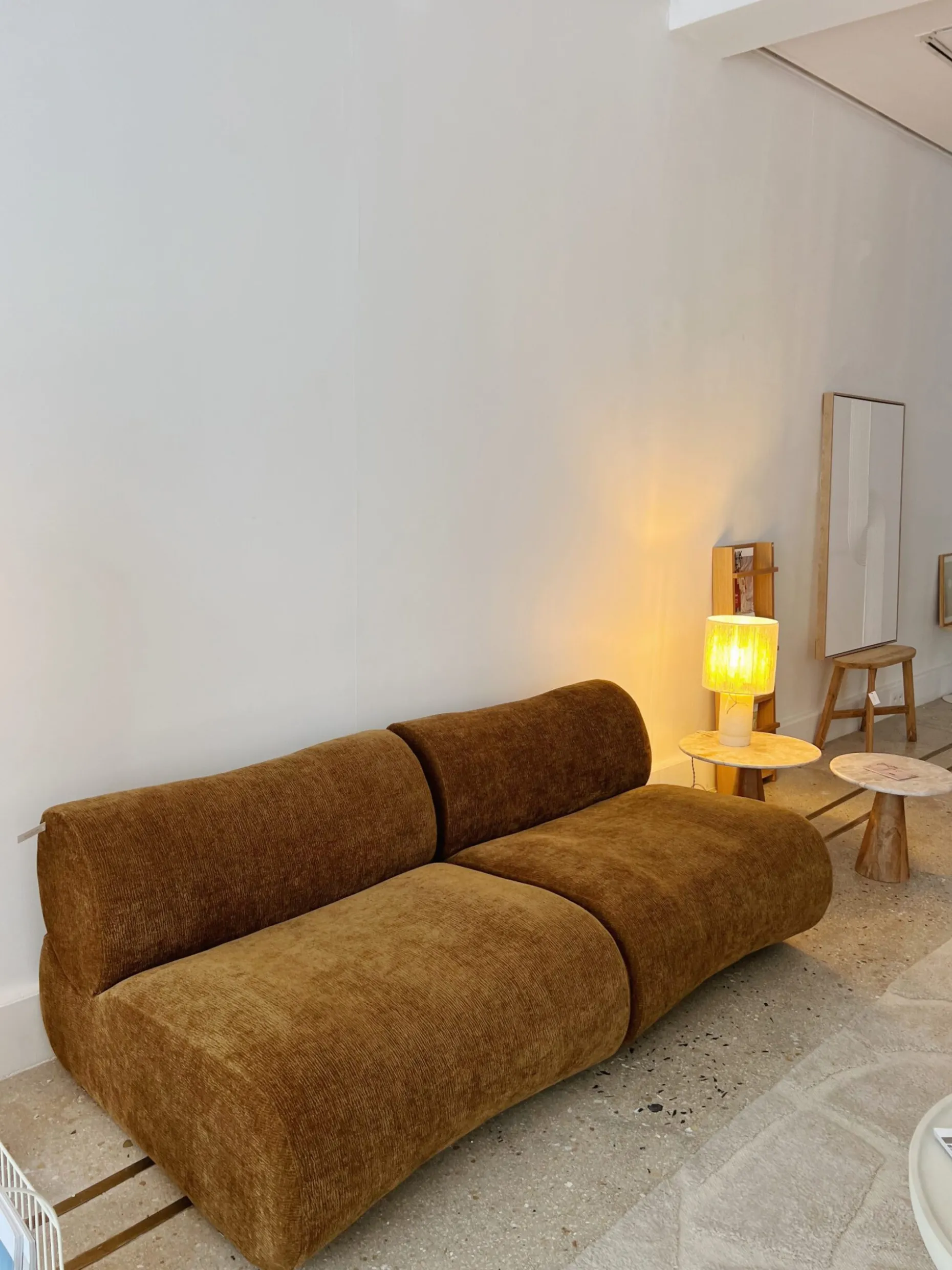 Chauffeuse en velours marron / beige