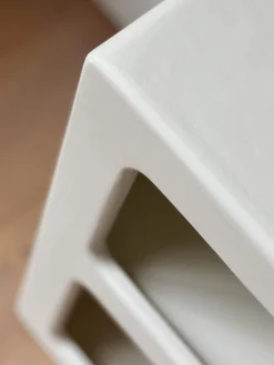 Chevet effet béton ciré blanc cassé