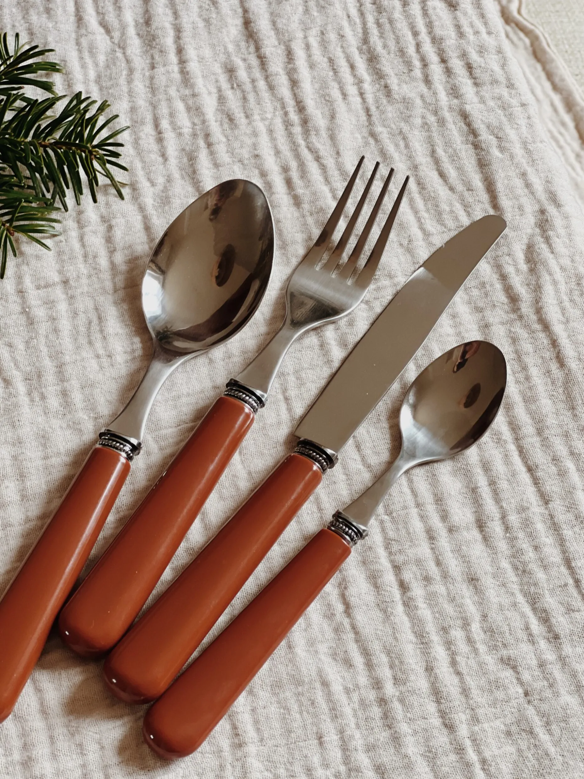 Coffret 24 couverts de couleur