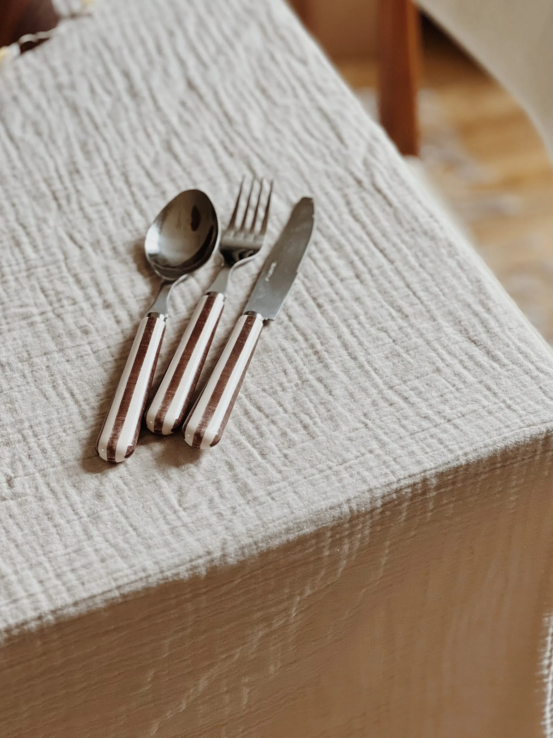 Coffret 24 couverts de couleur