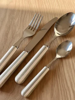 Coffret 24 couverts de couleur