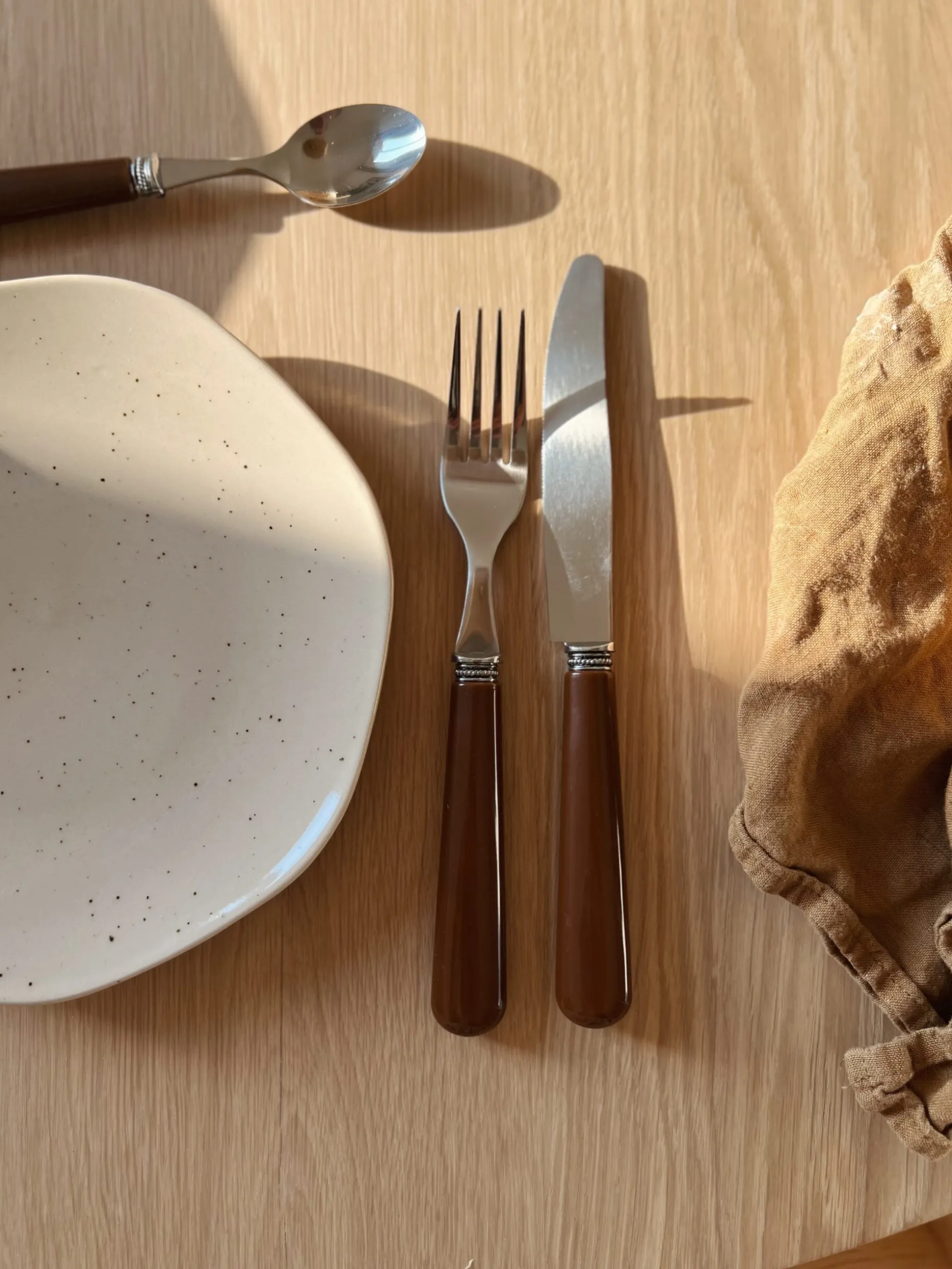 Coffret 24 couverts de couleur