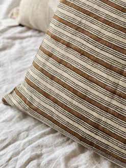 Housse de coussin en lin rayé