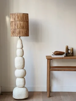 Lampadaire boule en papier mâché