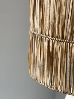 Lampadaire boule en papier mâché