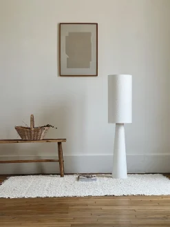 Lampadaire en papier mâché blanc
