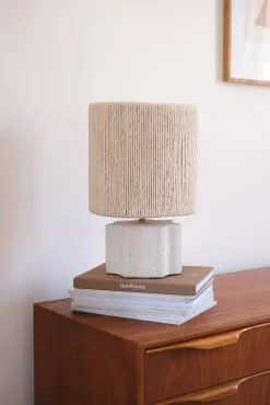 Lampe à poser artisanale en béton