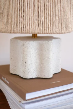 Lampe à poser artisanale en béton