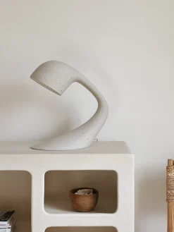 Lampe à poser design en papier mâché