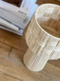 Lampe à poser en raphia