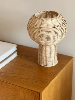 Lampe à poser en rotin