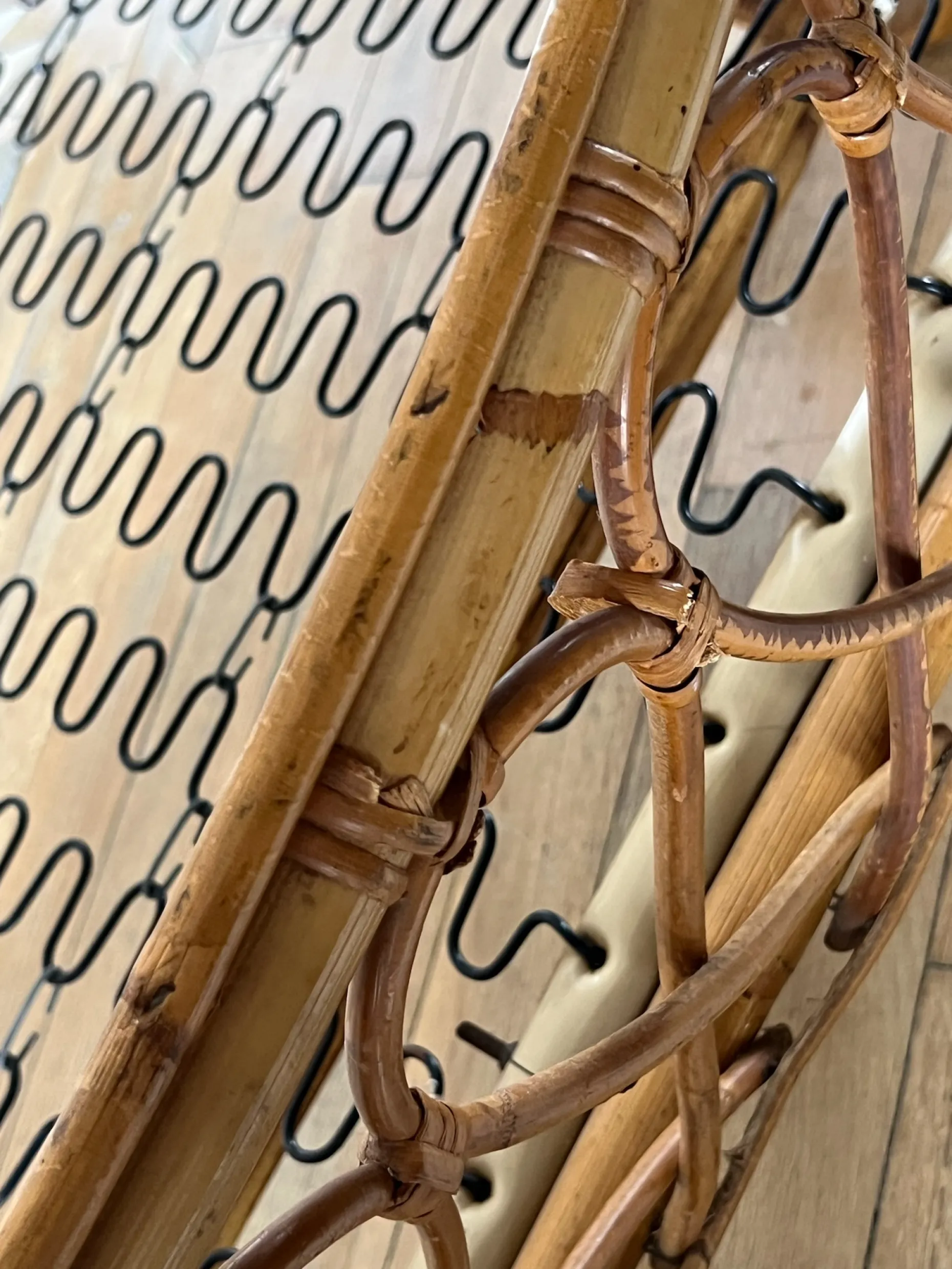 Lit en rotin vintage