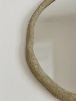 Miroir en résine de forme organique