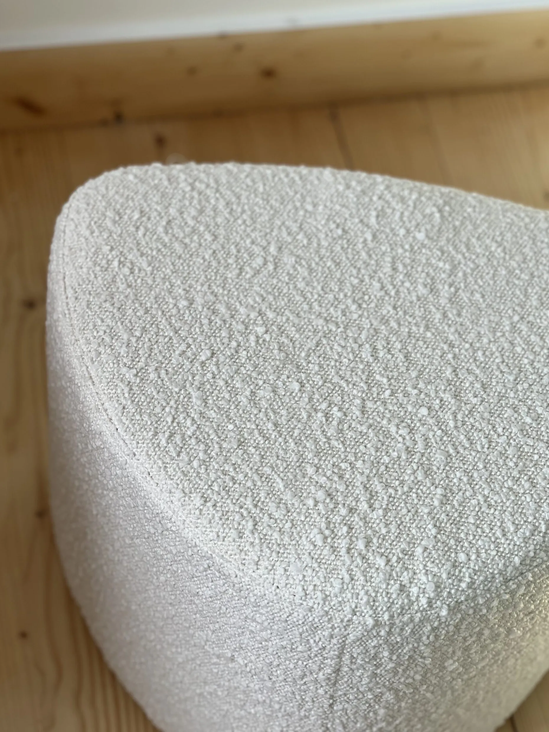 Pouf bouclette de couleur