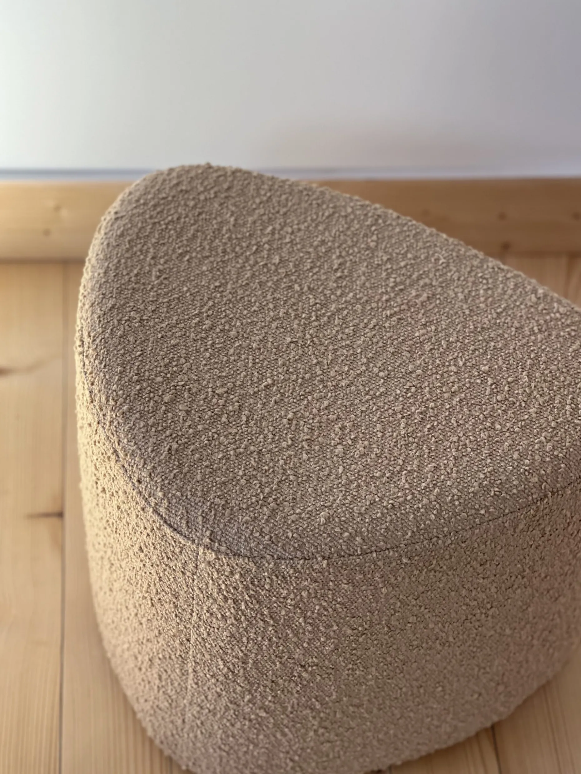 Pouf bouclette de couleur