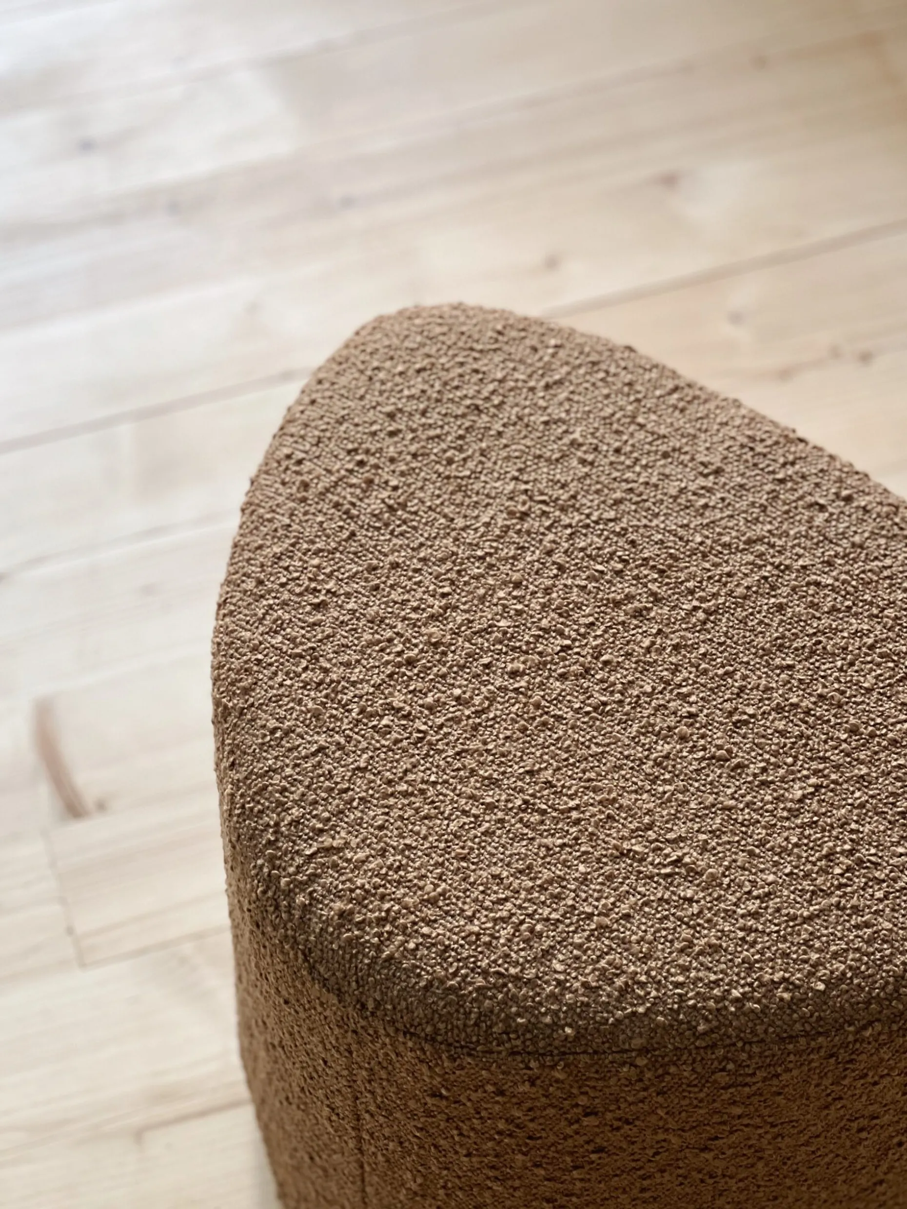 Pouf bouclette de couleur