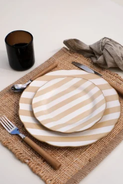 Set de 4 assiettes rayées en porcelaine