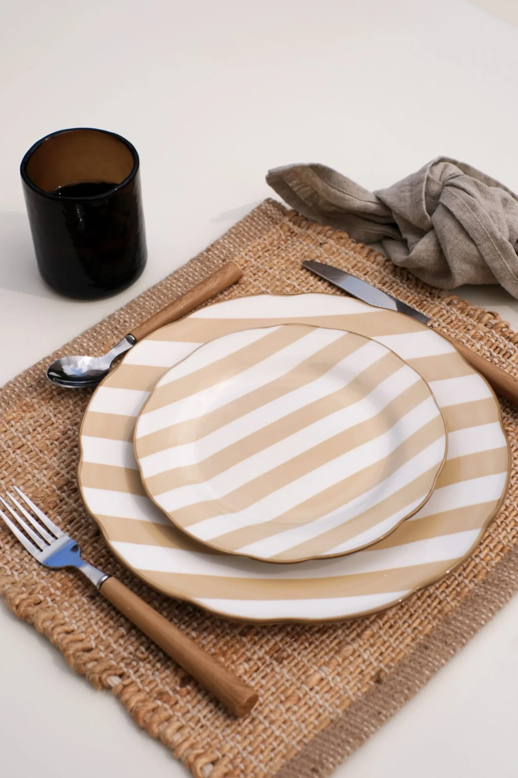 Set de 4 assiettes rayées en porcelaine