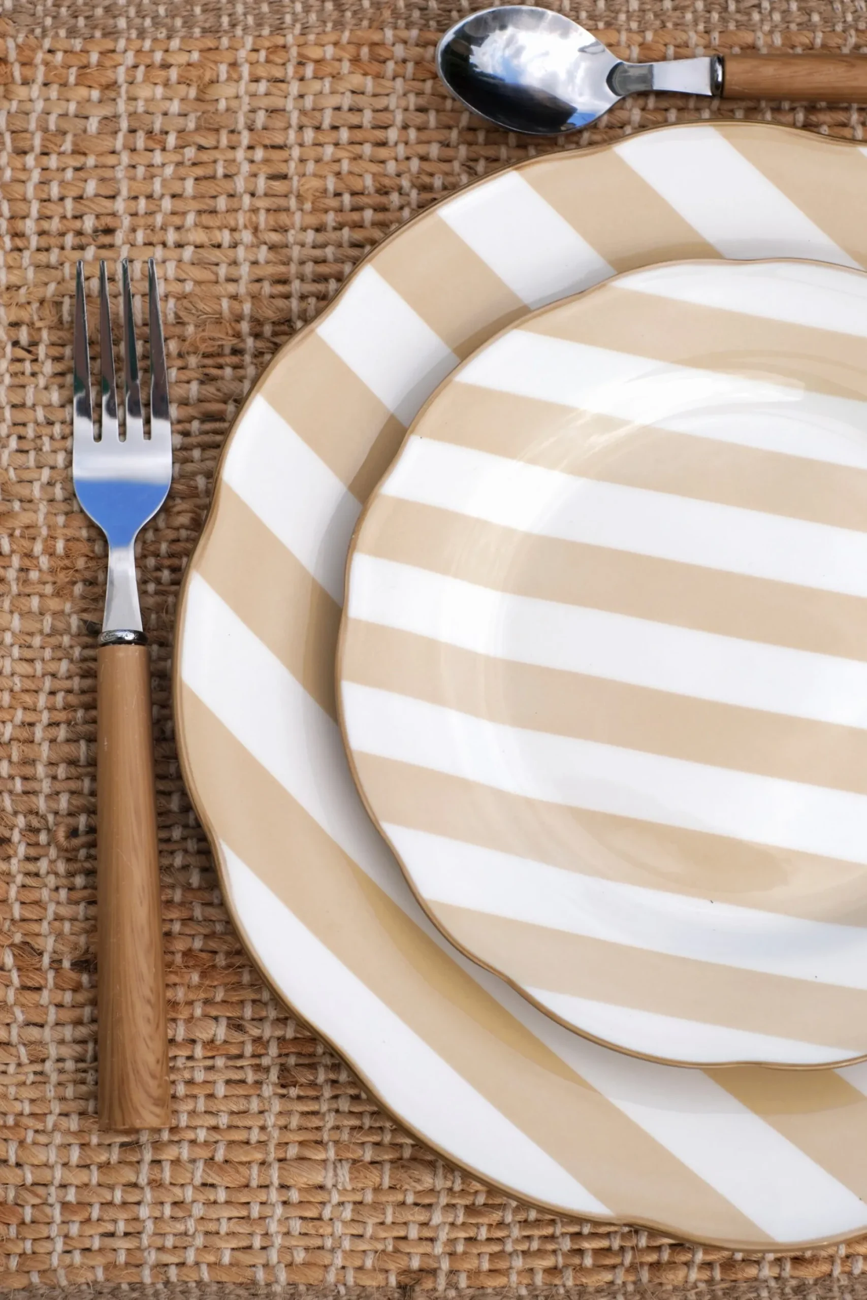 Set de 4 assiettes rayées en porcelaine