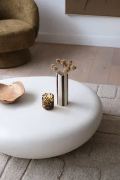 Table basse forme organique en microciment