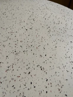 Table basse ronde en terrazzo