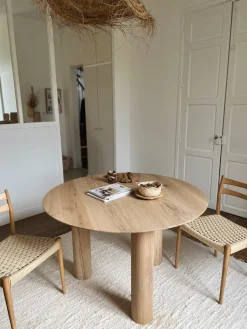 Table ronde en bois pour salle à manger