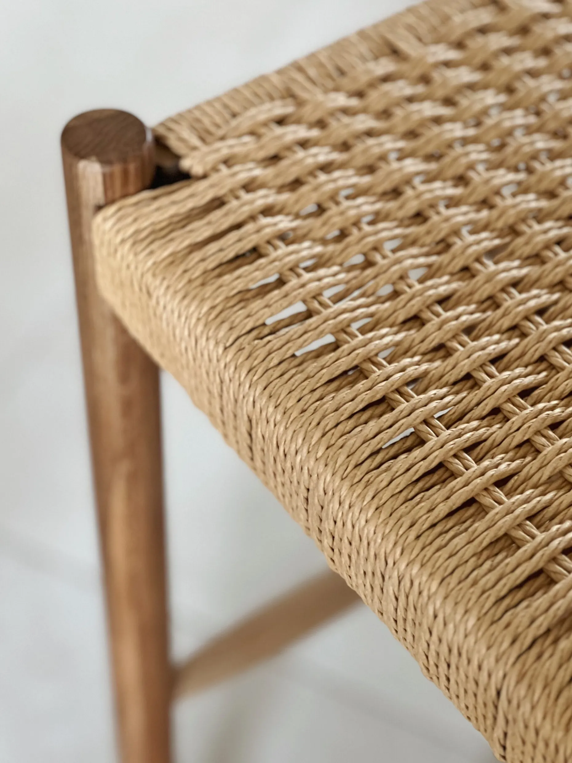 Tabouret de bar tressé en chêne