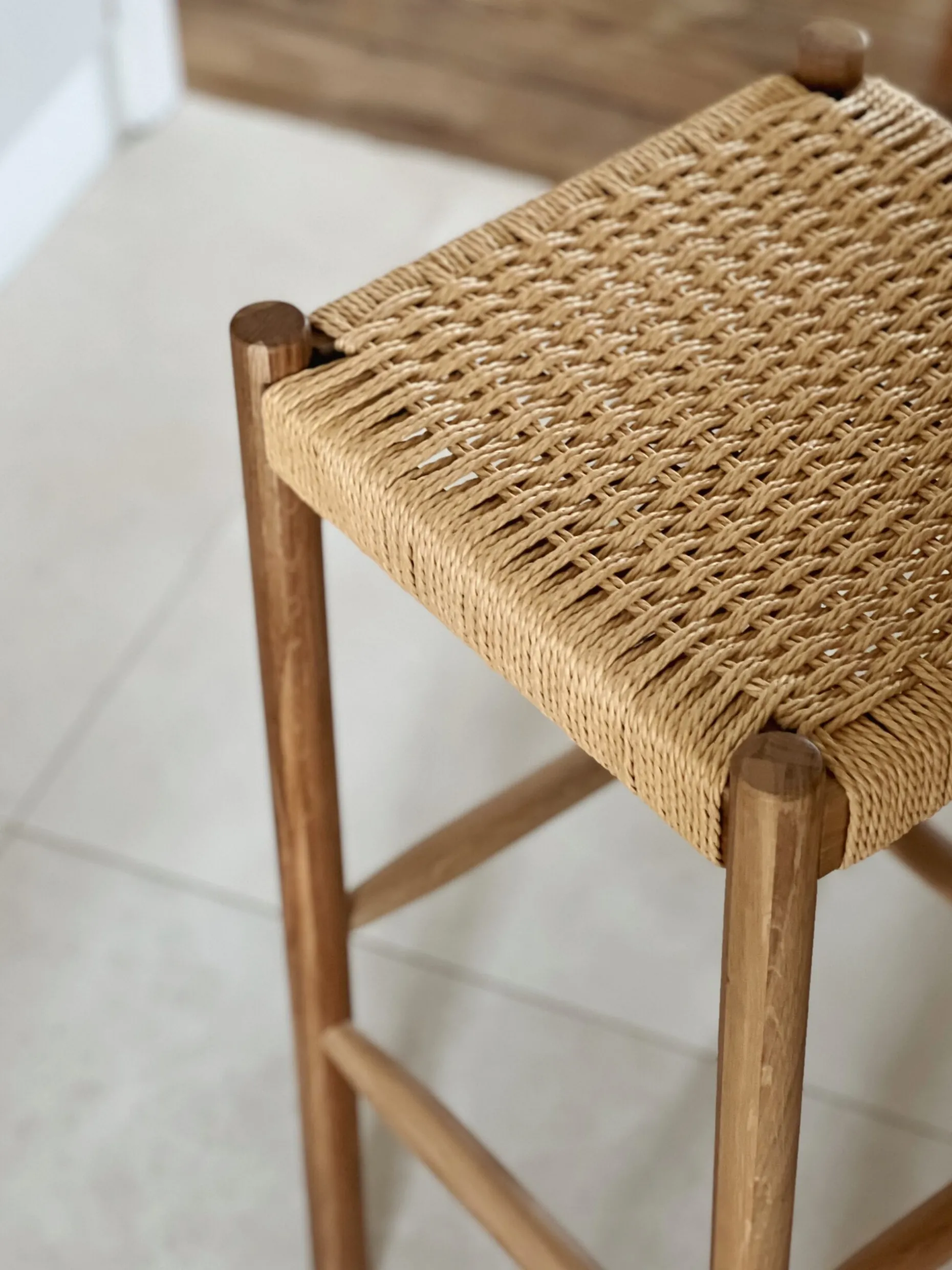 Tabouret de bar tressé en chêne
