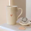 Tasse à thé en porcelaine avec soucoupe et boule à thé