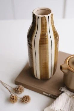 Vase céramique rayé brun
