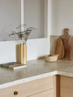 Vase cylindrique rayé