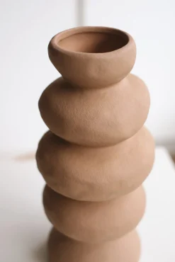 Vase en céramique ondulé
